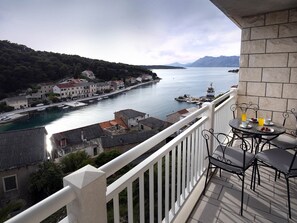 Lejlighed (Two bedroom apartment with balcony) | Balkon