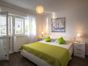 Apartment (Two bedroom apartment with balcony) | 3 bedrooms, free WiFi - Apartments Snjezana (Selca)