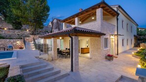 Villa | Exterior