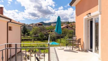 Villa | Balcón