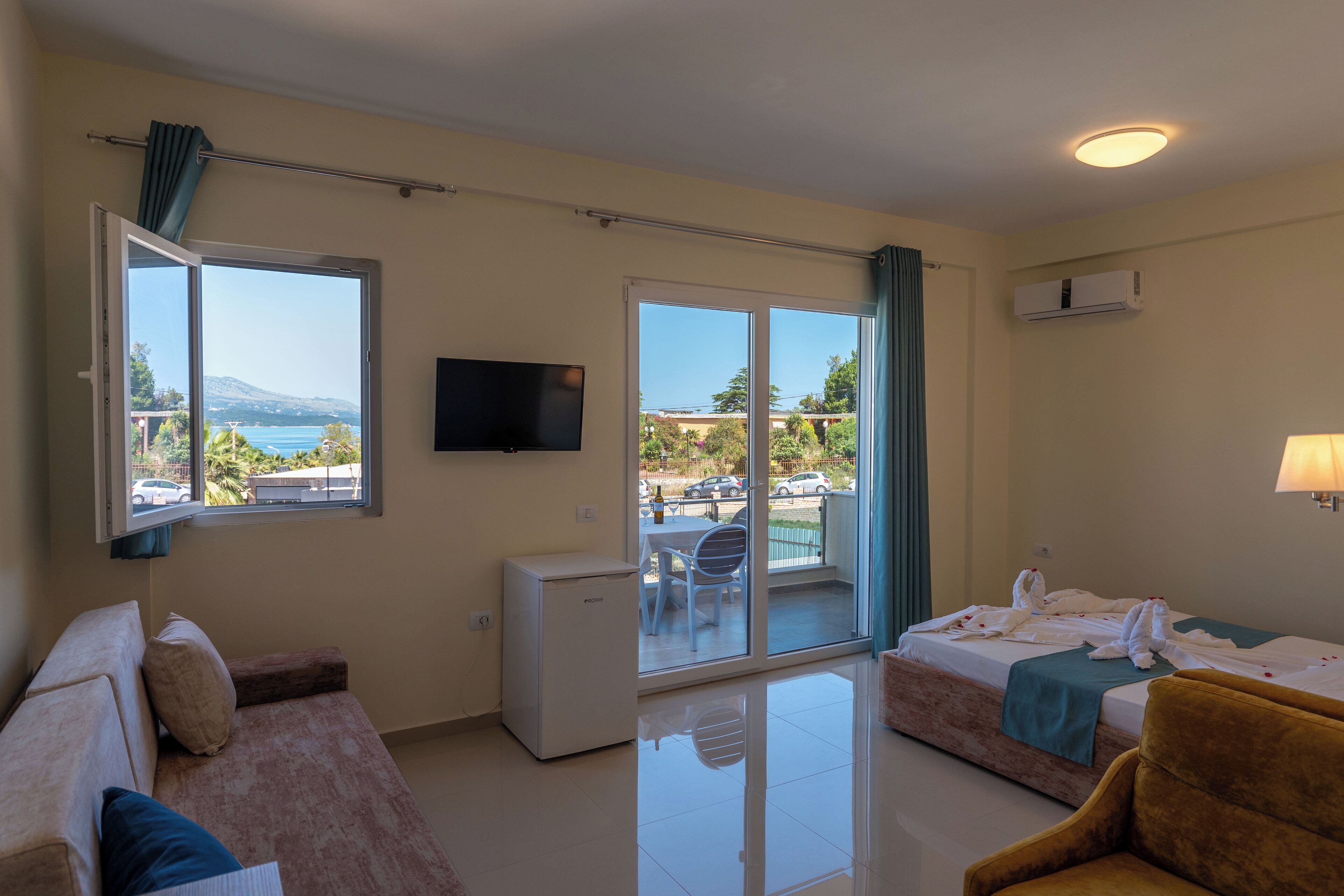 Soundproofing, free WiFi, bed sheets