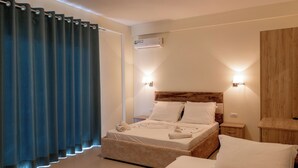 Soundproofing, free WiFi, bed sheets - Hotel Golden (Ksamil)