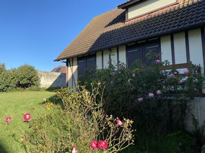 Property grounds - Maison Entièrement Rénovée Située à 50 Mètres de la mer Jardin 4 Chambres 2 SDB (Hermanville-sur-Mer)