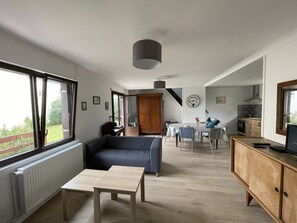 Smart TV, DVD player, books - Maison Entièrement Rénovée Située à 50 Mètres de la mer Jardin 4 Chambres 2 SDB (Hermanville-sur-Mer)