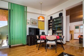 Apartment | 2 bedrooms, iron/ironing board, free WiFi, bed sheets