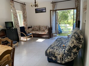 Télévision, table de tennis de table