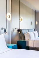 Ropa de cama de alta calidad, cubrecamas y minibar