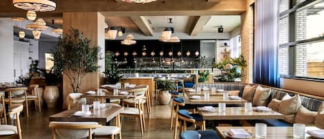 2 restaurants, breakfast, lunch, dinner served; Mexican cuisine