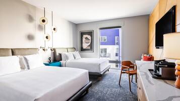 Bộ đồ giường cao cấp, chăn bông, minibar, két bảo mật tại phòng