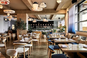 2 restaurants, breakfast, lunch, dinner served; Mexican cuisine - The Shay Hotel (Culver City)