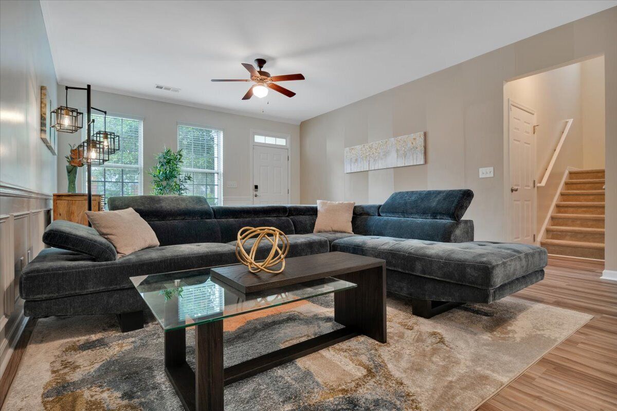 Beautiful Atlanta Townhouse in Gated Community with Workspace Area