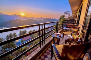 One Bedroom Suite with Kitchenette | Balcony view