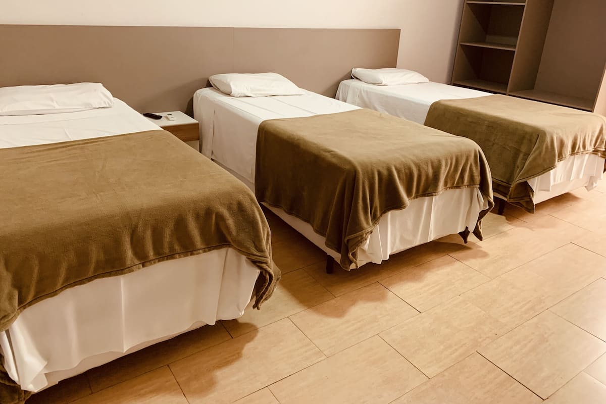 Standard-Dreibettzimmer | Kostenloses WLAN, Bettwäsche