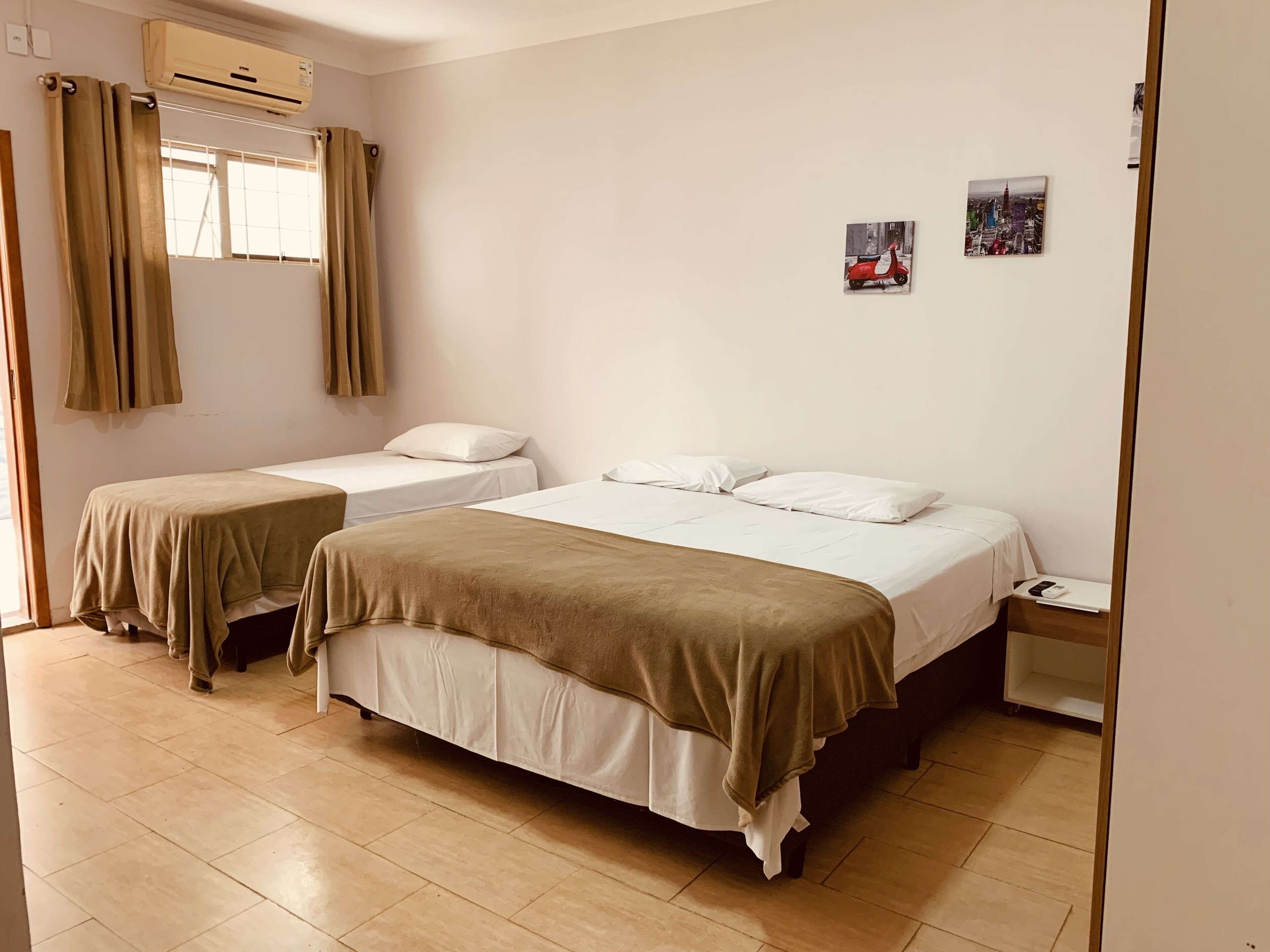 Quarto triplo família | Wi-Fi de cortesia, roupa de cama