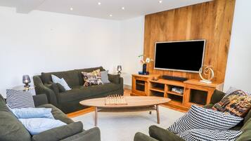 Cottage | Living room | TV