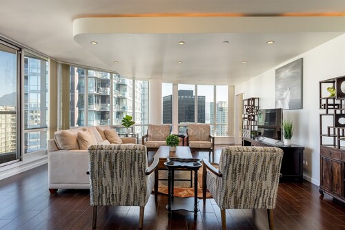 Elevated Coal Harbour living with panoramic harbour & mountain views, steps to Vancouver's iconic waterfront, dining and shopping.