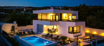Luxury seafront Villa Dolce Vita, with private pool and parking