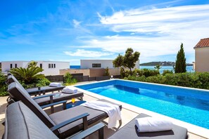 Piscine extérieure, piscine chauffée