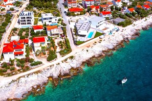 Exterior - Luxury seafront Villa Dolce Vita, with private pool and parking (Sevid)