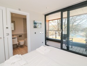 Cottage | 3 bedrooms, individually decorated, individually furnished, free WiFi - 3 The Hide (Plymouth)