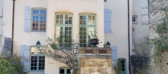 Maison Monument Historique et son Jardin de Buis Taillés