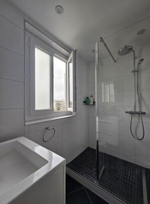 Towels, soap, toilet paper - Cosy apartment (Montfermeil)