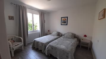 2 bedrooms, iron/ironing board, free WiFi, bed sheets