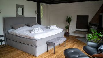 2 bedrooms, iron/ironing board, travel crib, free WiFi