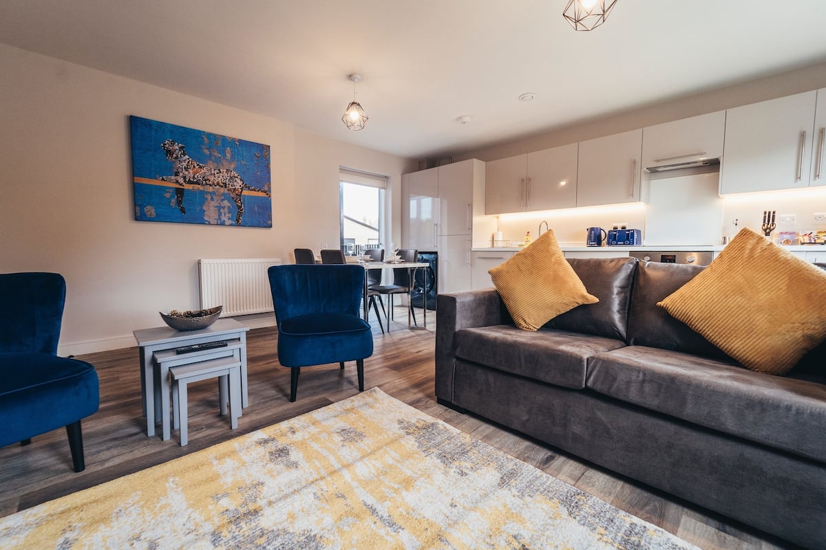 Deluxe Apartment | 2 bedrooms, in-room safe, iron/ironing board, free WiFi
