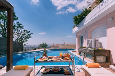 Villa Politia Luxury Villa with a Spectacular City View