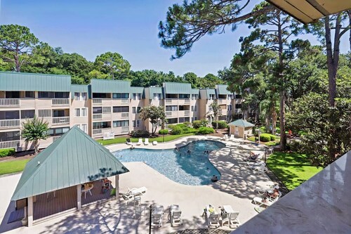 Come Enjoy this recently remodeled Villa