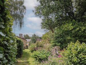 Cottage | Property grounds