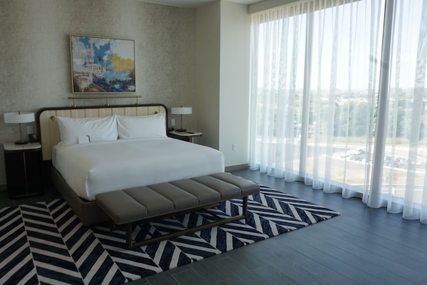 Hypo-allergenic bedding, in-room safe, blackout drapes, soundproofing