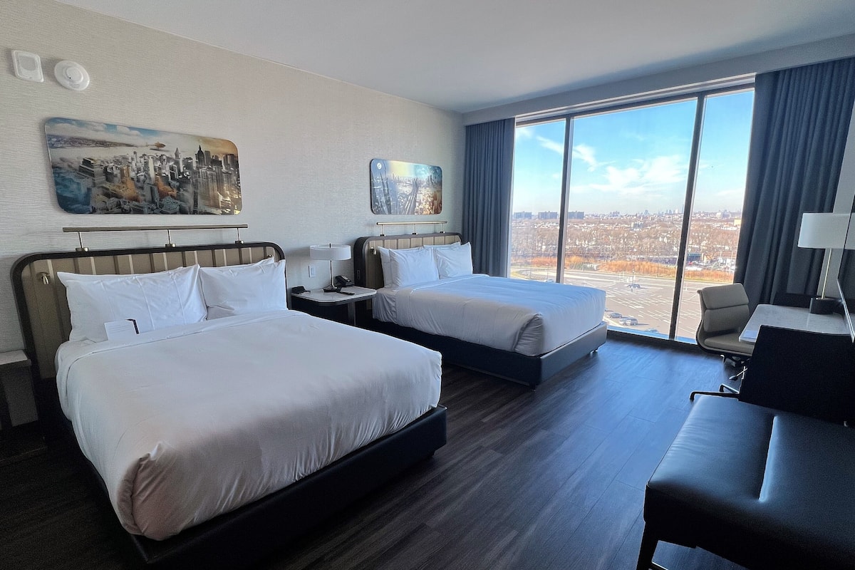 Hypo-allergenic bedding, in-room safe, blackout curtains, soundproofing