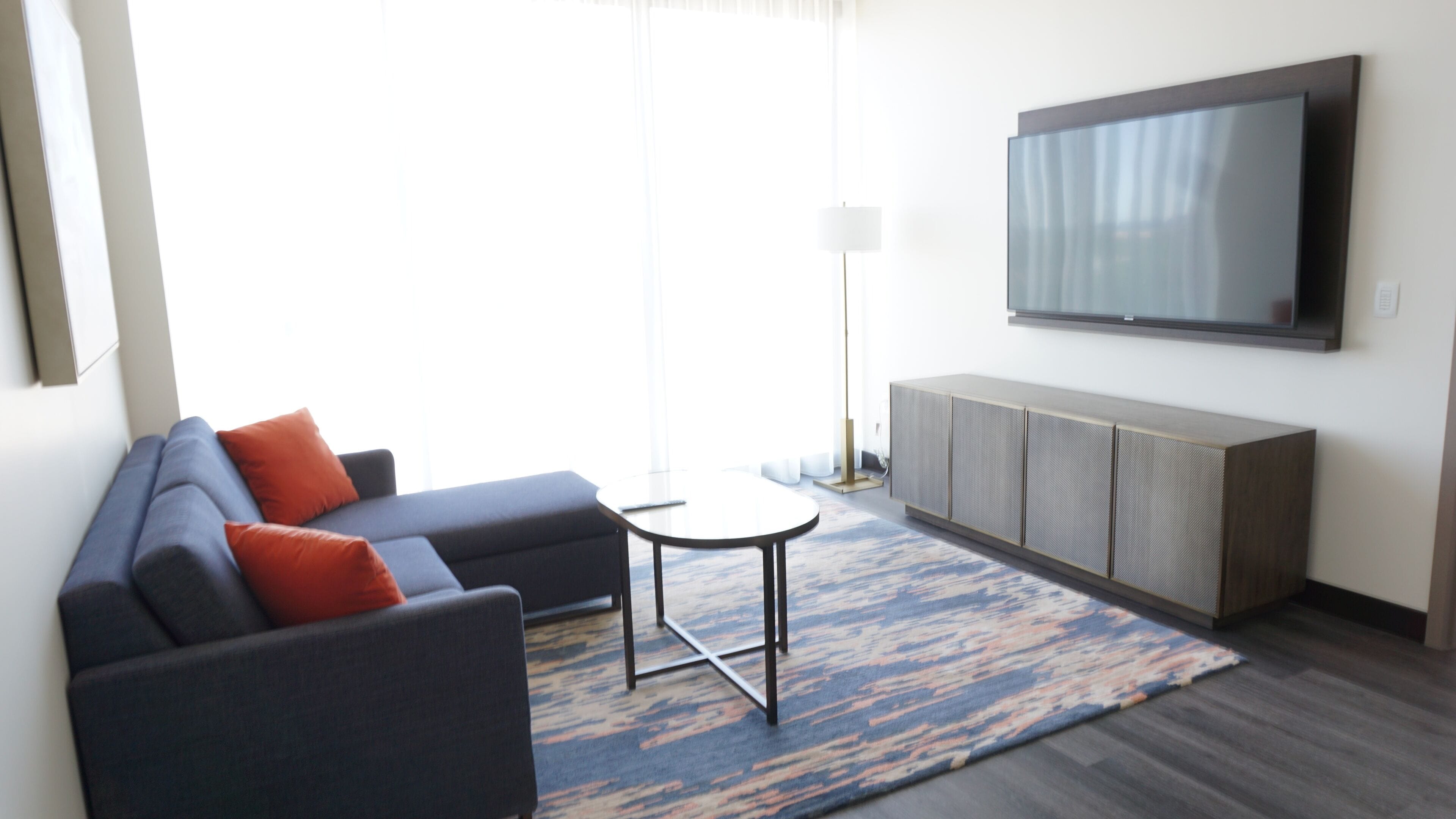 executive suite, 1 king bed | hypo-allergenic bedding, in-room safe, blackout curtains, soundproofing