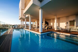 Seasonal outdoor pool, pool umbrellas, sun loungers