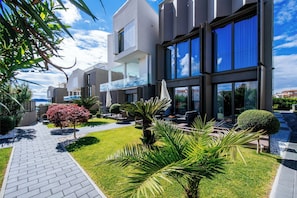 Exclusive-Apartment, 1 Schlafzimmer, Poolzugang, Meerblick | Terrasse/Patio