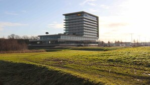 A modern hotel with a rectangular, multi-story structure, large windows, and a flat roof. - Van Der Valk Hotel Deventer  (Deventer)