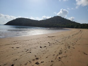 Beach - Villa's at the Bay (HALIDAY BAY)