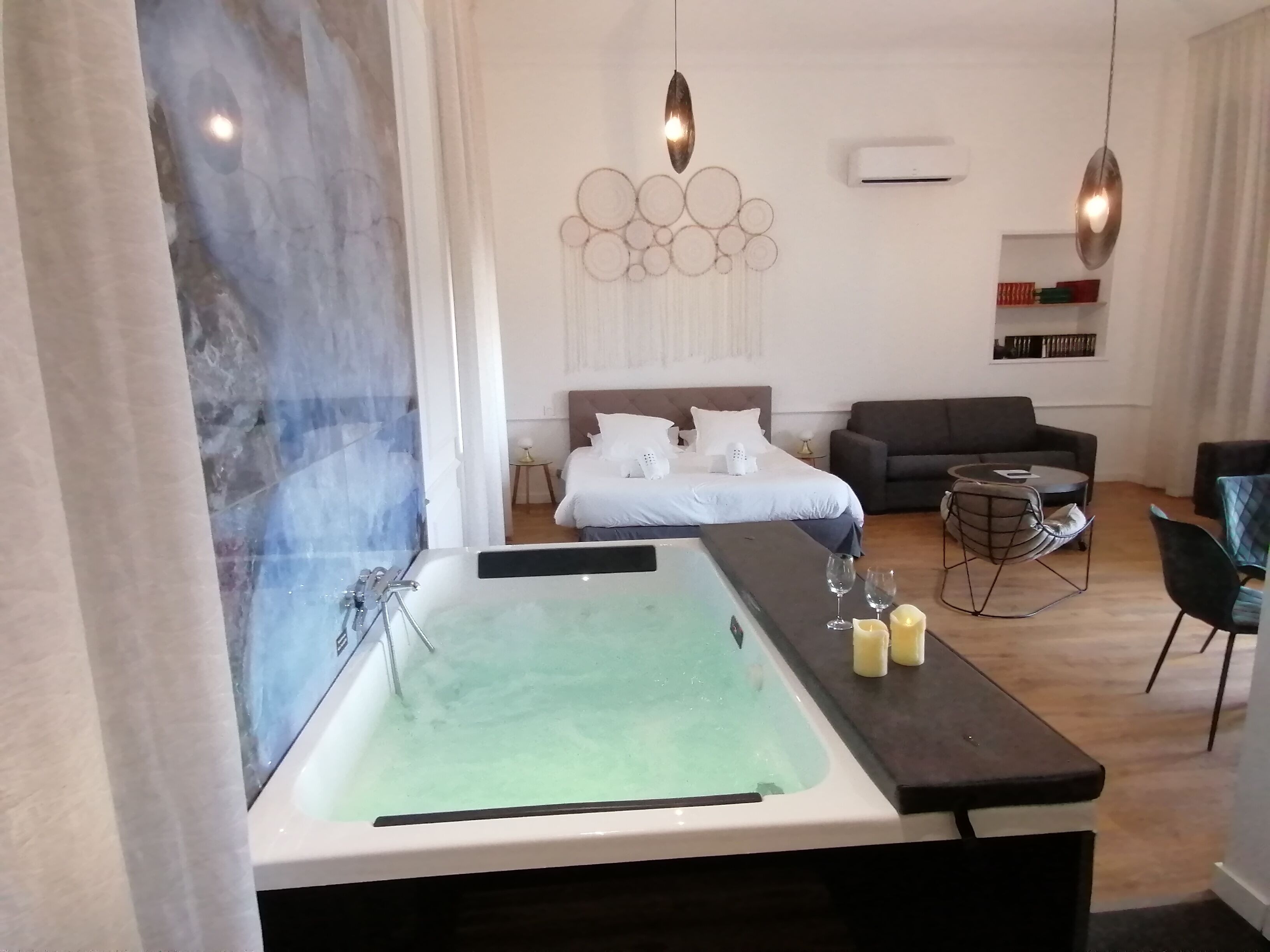 1 slaapkamer, een strijkplank/strijkijzer, wifi, beddengoed