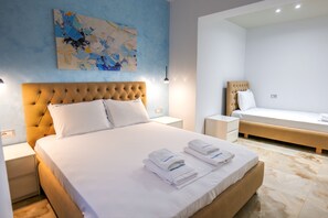 Quarto triplo standard | Wi-Fi de cortesia, roupa de cama