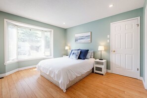 4 soverom, strykejern/-brett, reiseseng for barn og wi-fi (inkludert)