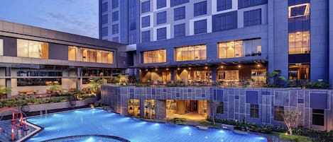2 outdoor pools, open 6:00 AM to 7:00 PM, pool loungers