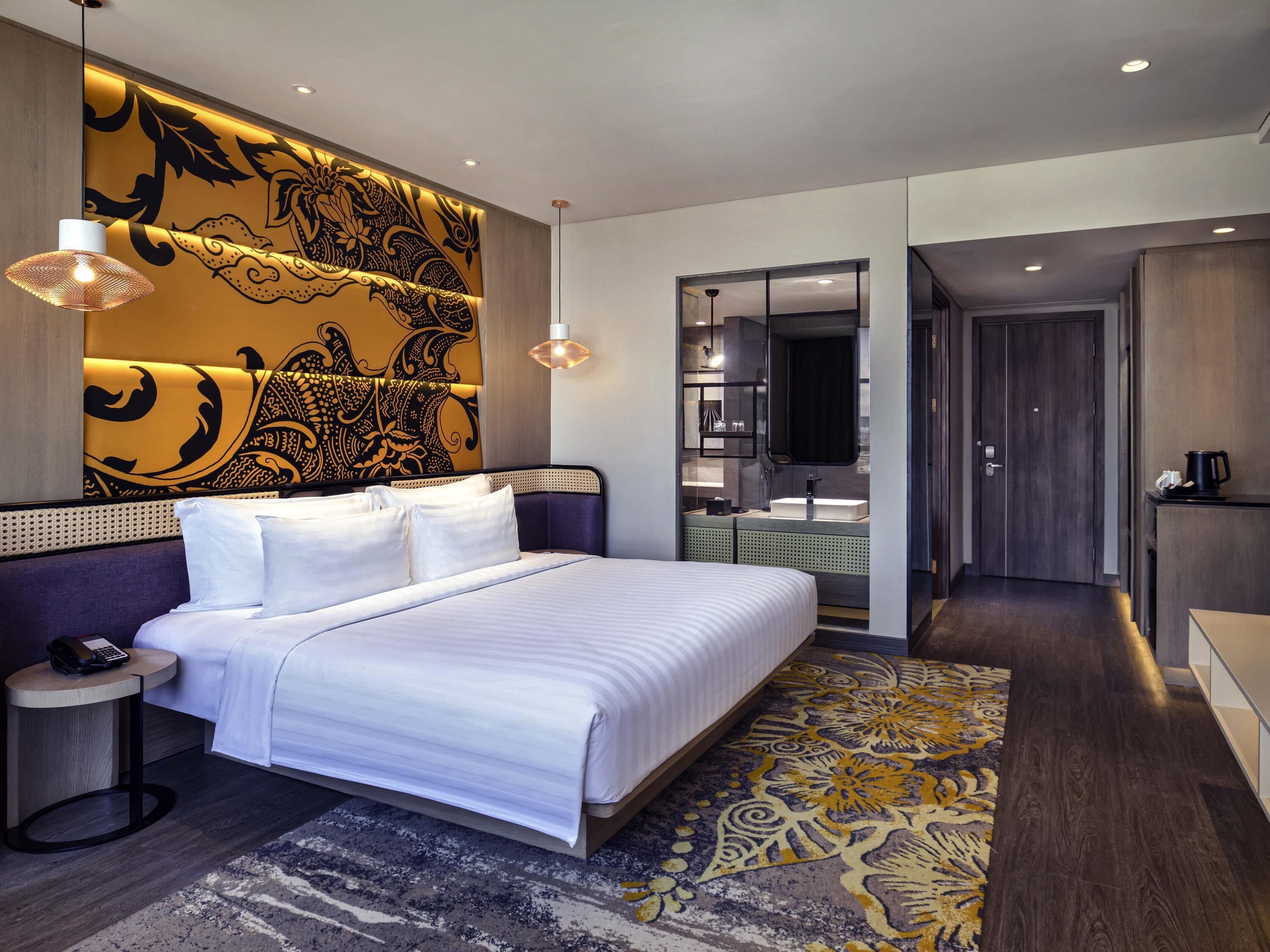 Deluxe Room, 1 King Bed, City View