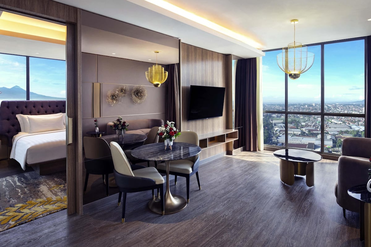 Executive Suite, 1 King Bed, Mountain View