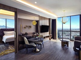 Ropa de cama de alta calidad y minibar con artículos gratuitos