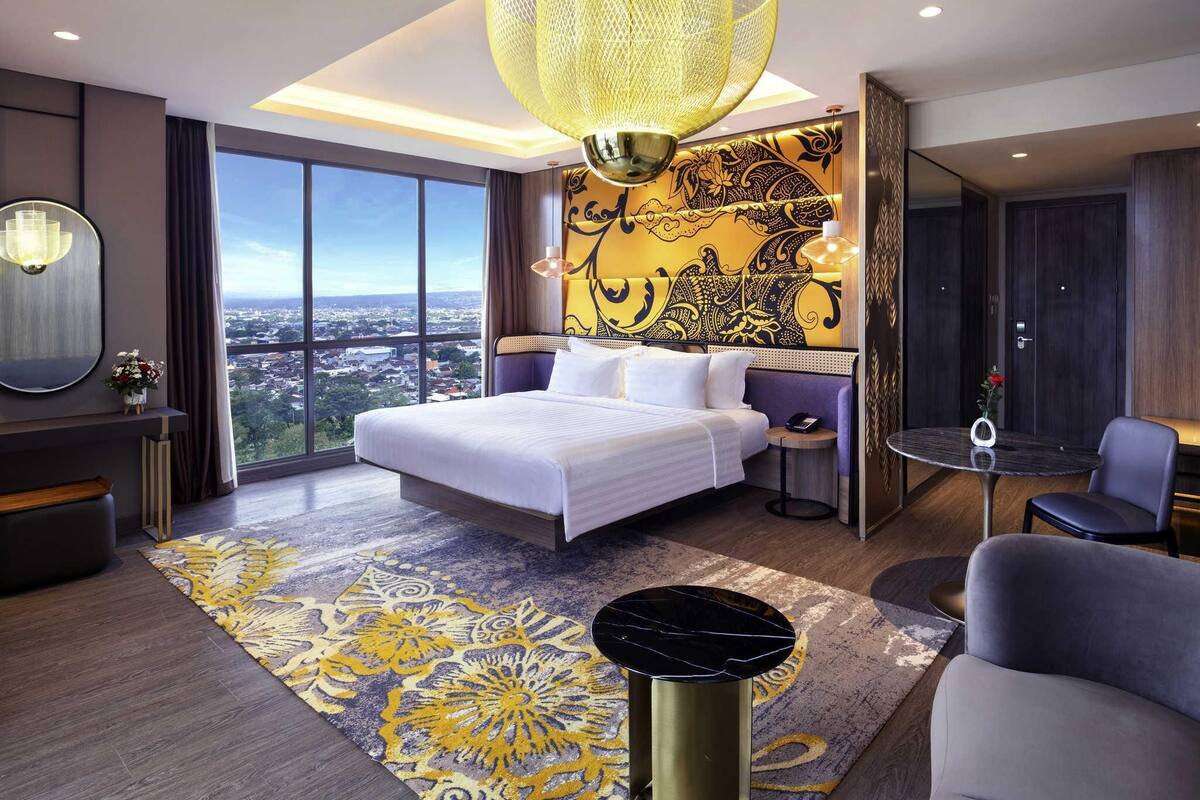 Junior Suite, 1 King Bed, Mountain View