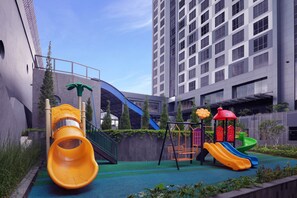 Children’s play area – outdoor - Grand Mercure Malang Mirama (Malang)