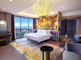 Ropa de cama de alta calidad y minibar con artículos gratuitos