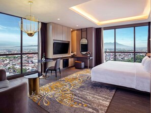 Suite junior, 1 cama de matrimonio grande, vistas a la montaña | Ropa de cama de alta calidad y minibar con artículos gratuitos